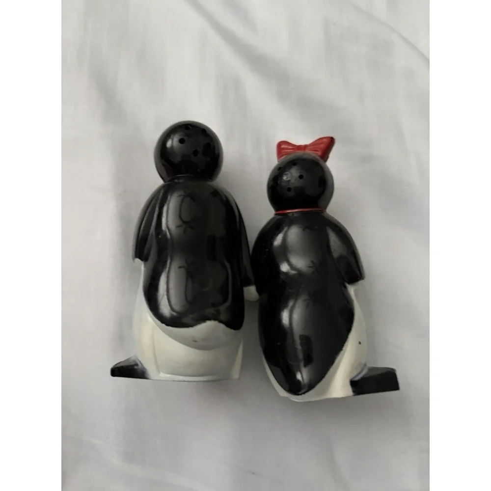 Vintage Kool Cigarettes Mascot‎ Willie & Millie Penguins Salt & Pepper Shakers